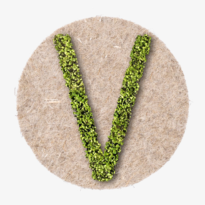 Buchstabe V aus grünen Kressepflanzen